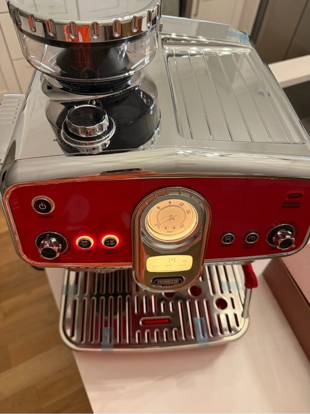Retro style brand new espresso machine - cold brew & espresso features